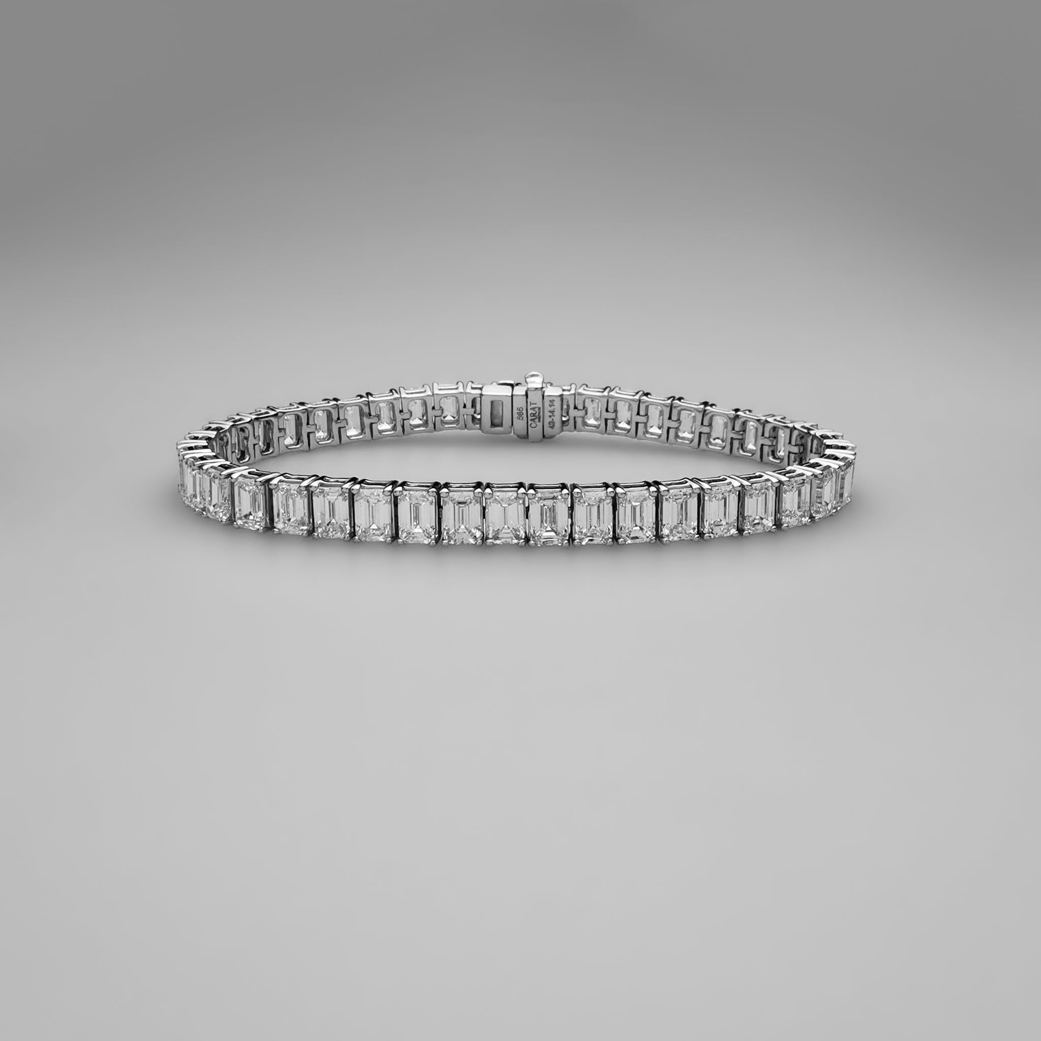 30 pointer Emerald Tennis Bracelet