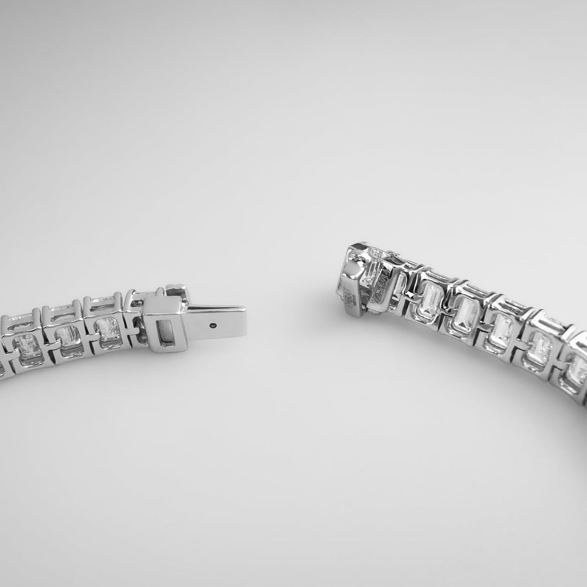 Emerald Tennis Bracelet clasp