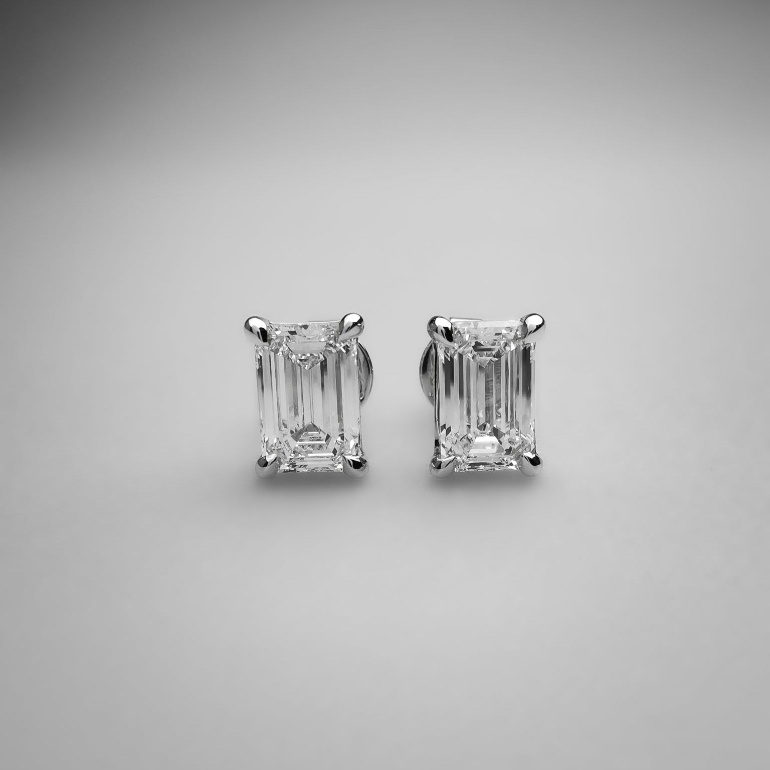 Emerald Stud 1 Carat