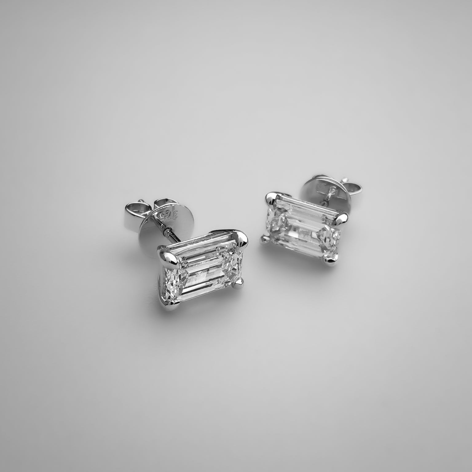 Emerald Stud 1 Carat