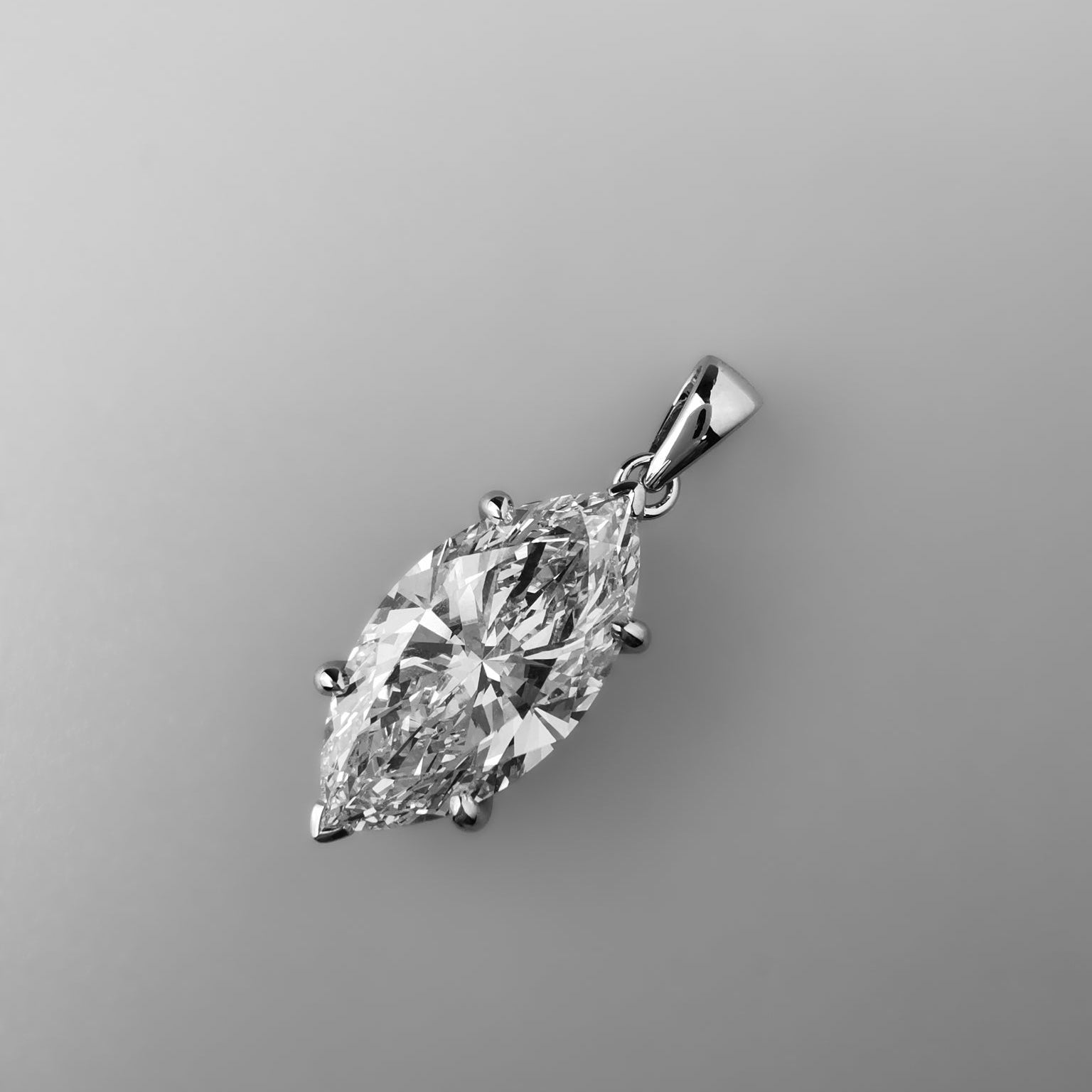 Marquise diamond pendant 5 carats