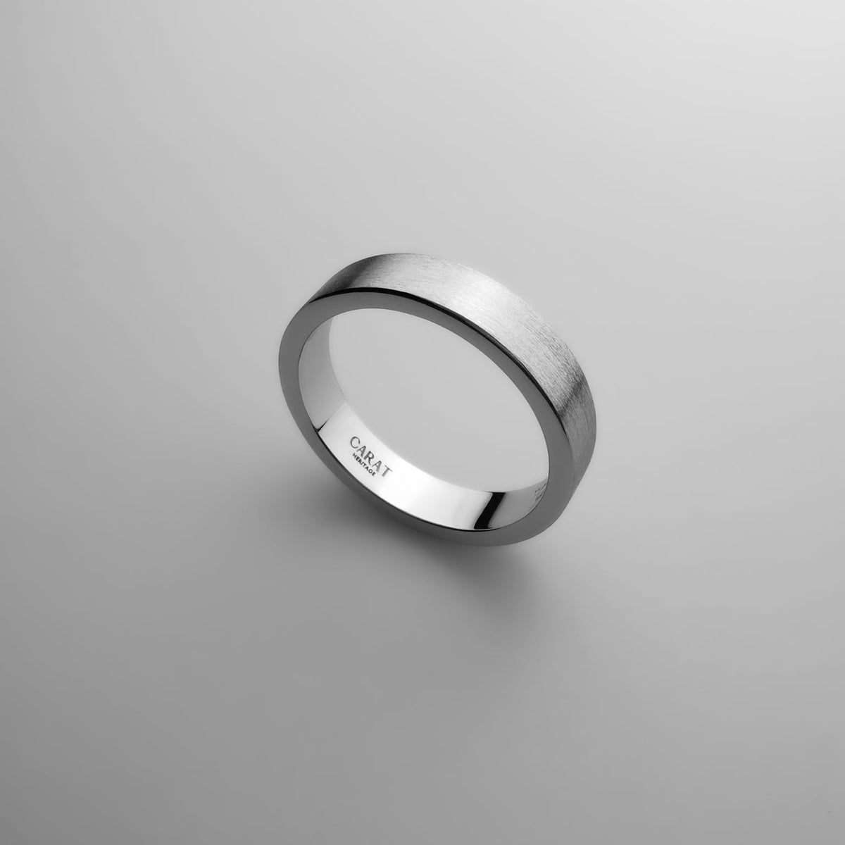 A flat edge brushed men’s band