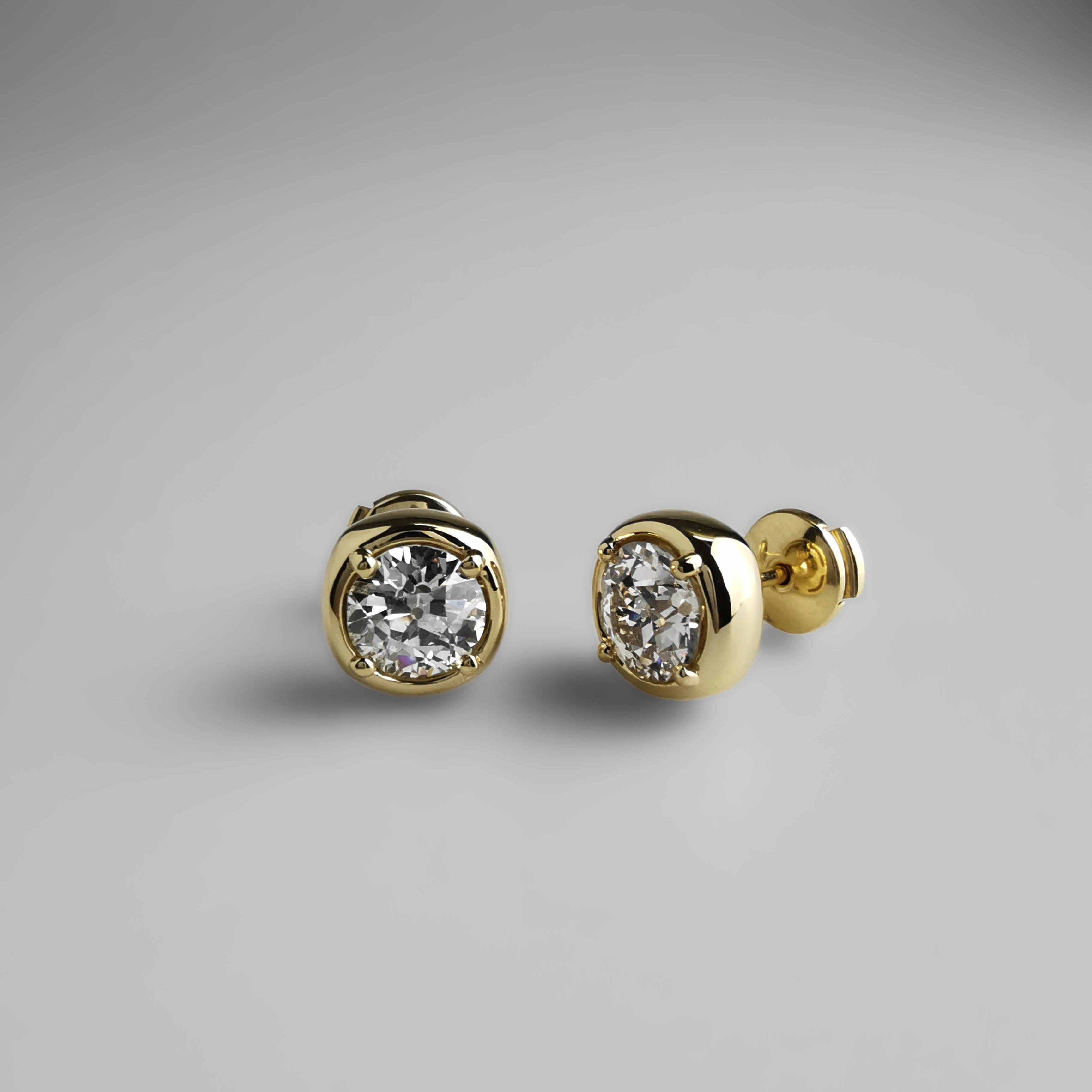 Antique bezel setting round studs yellow gold