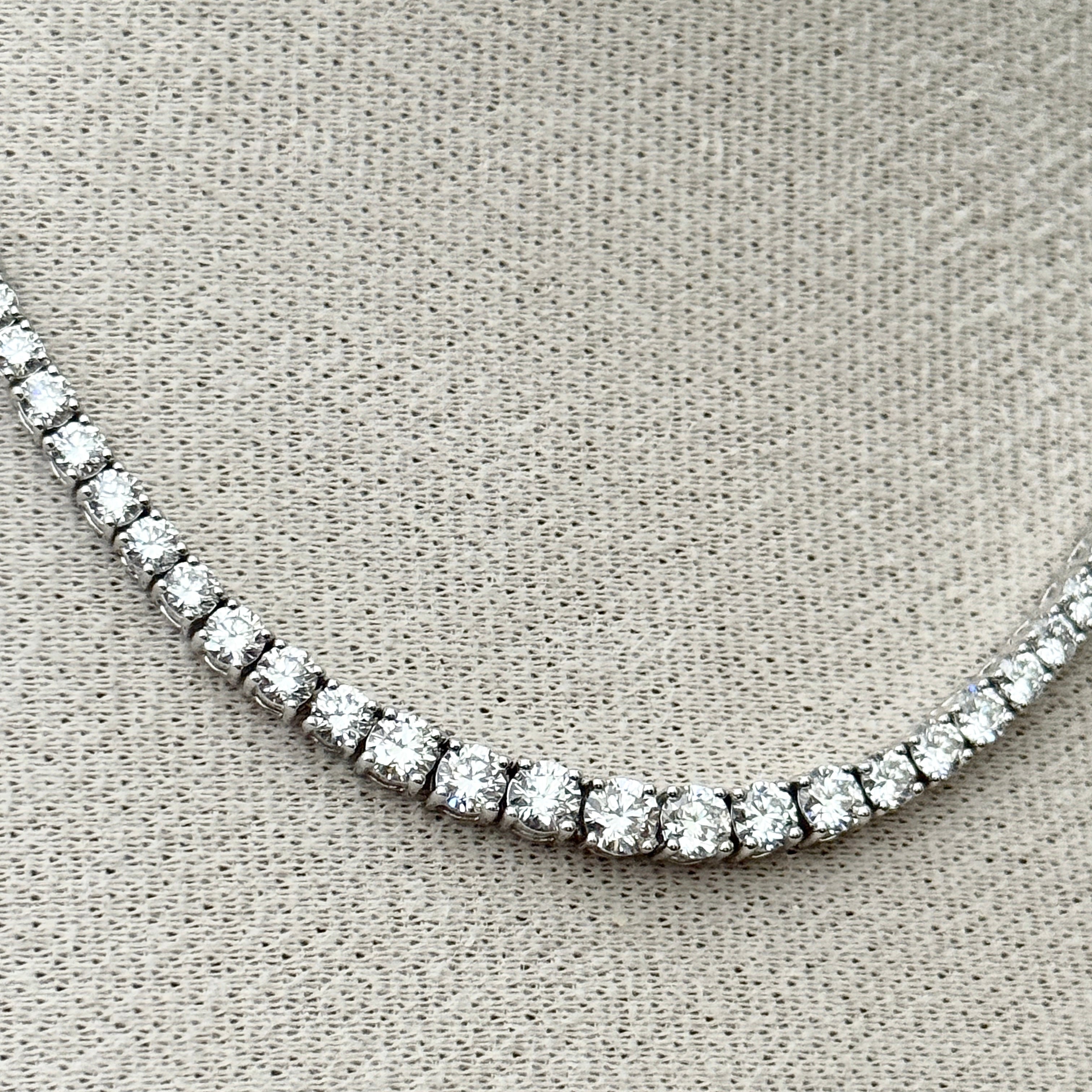 Tennis Necklace graduated 10 carats