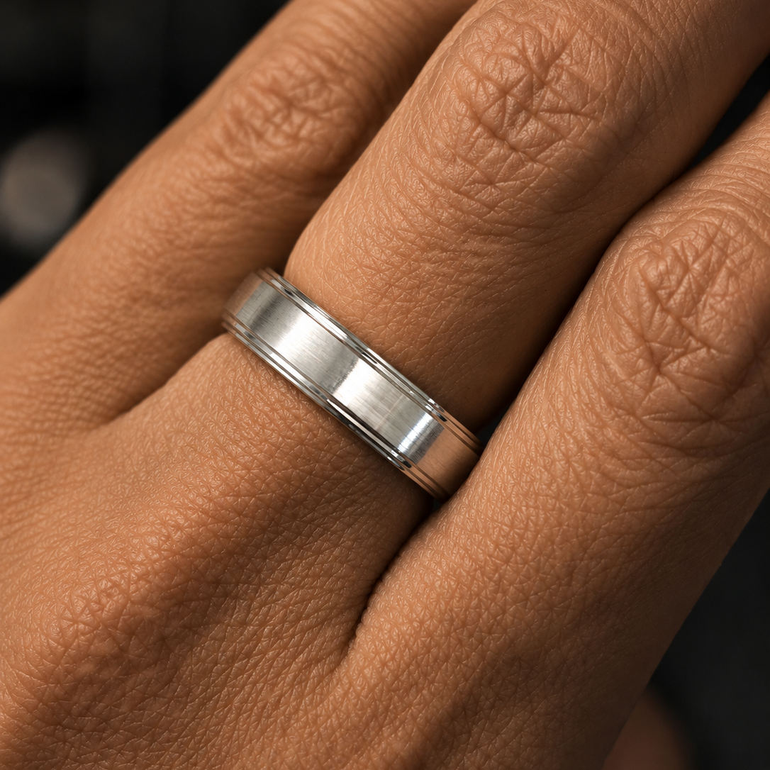 Plain mens band with groove on finger