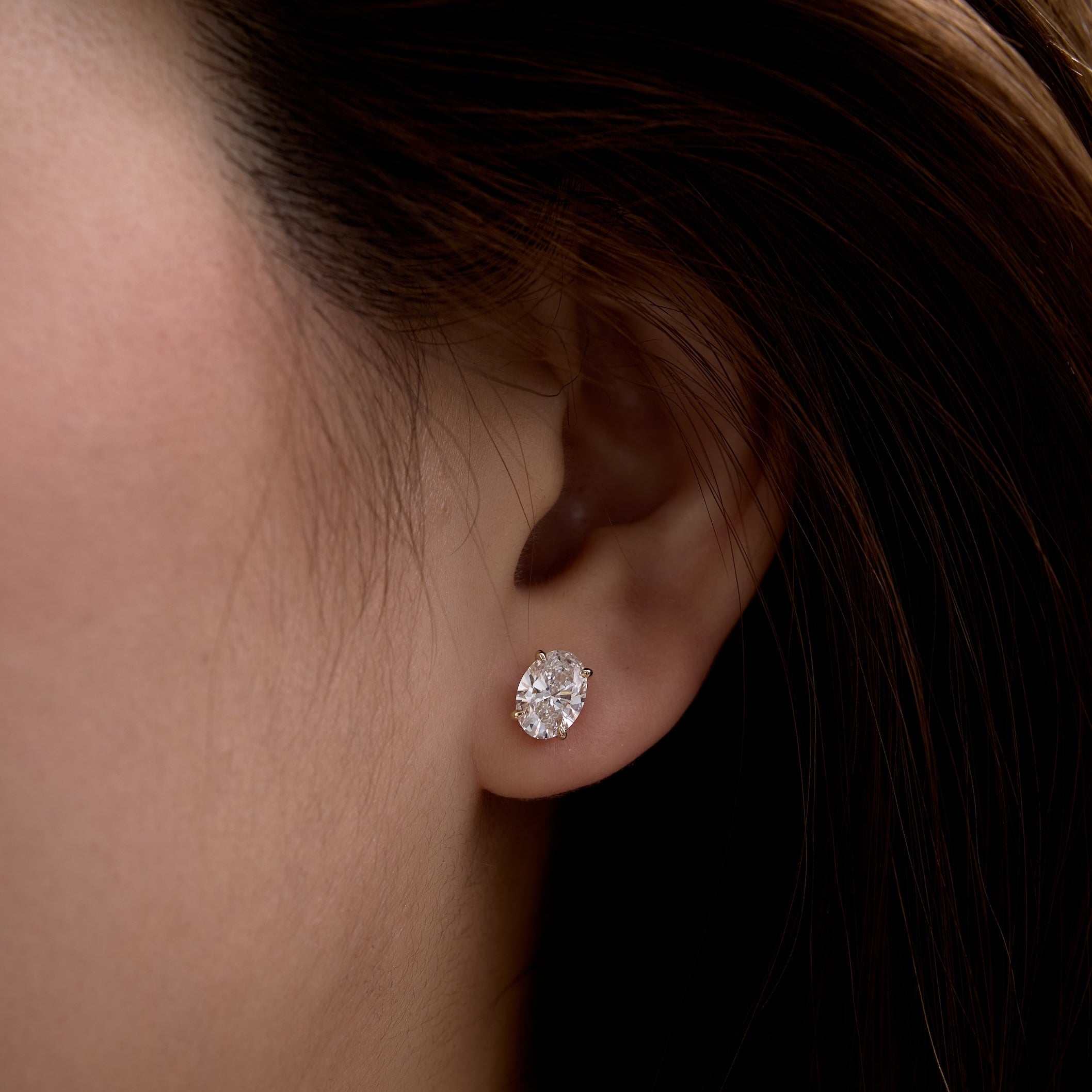 Oval studs 1 carat on ear