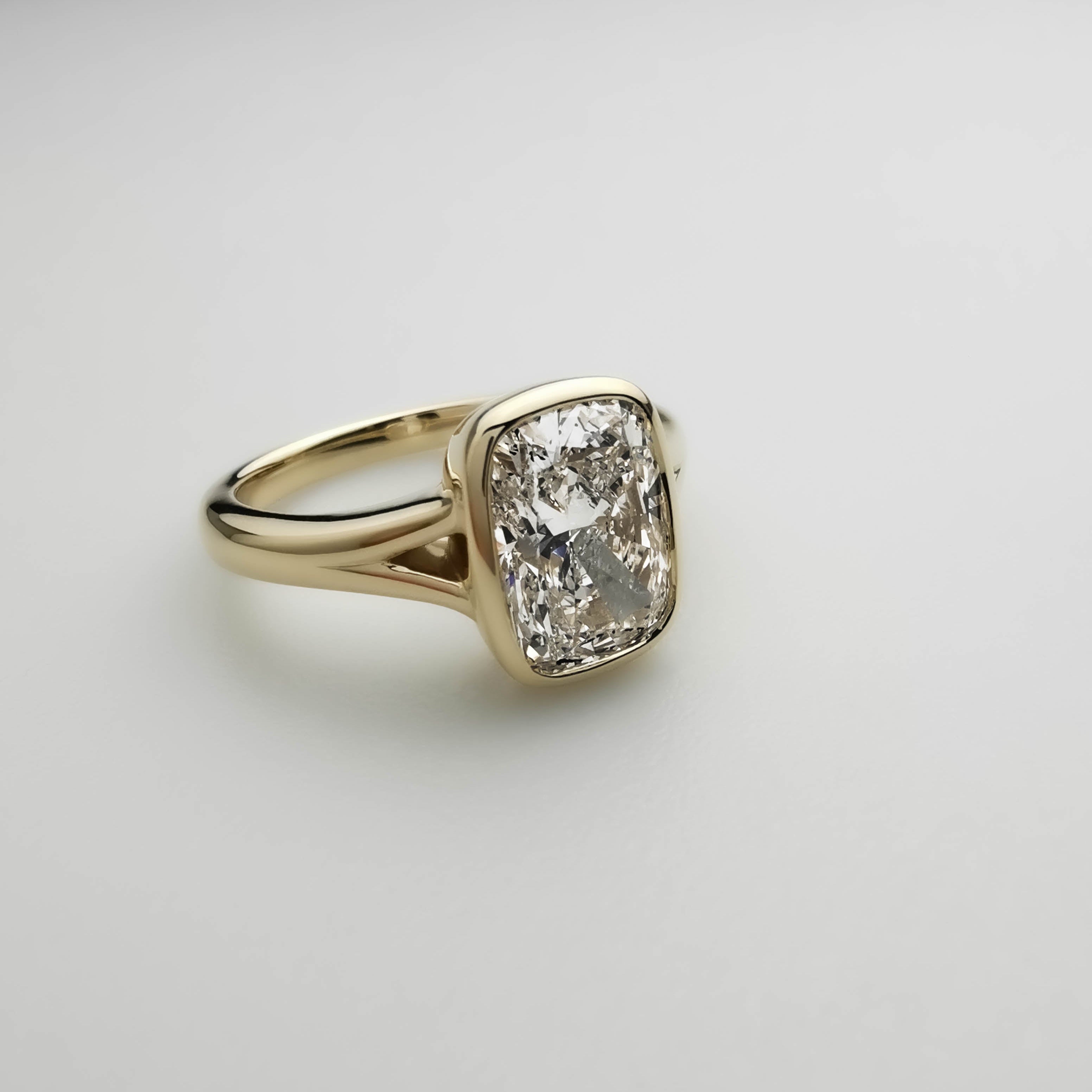 Gold 2.5ct Cushion Diamond Ring