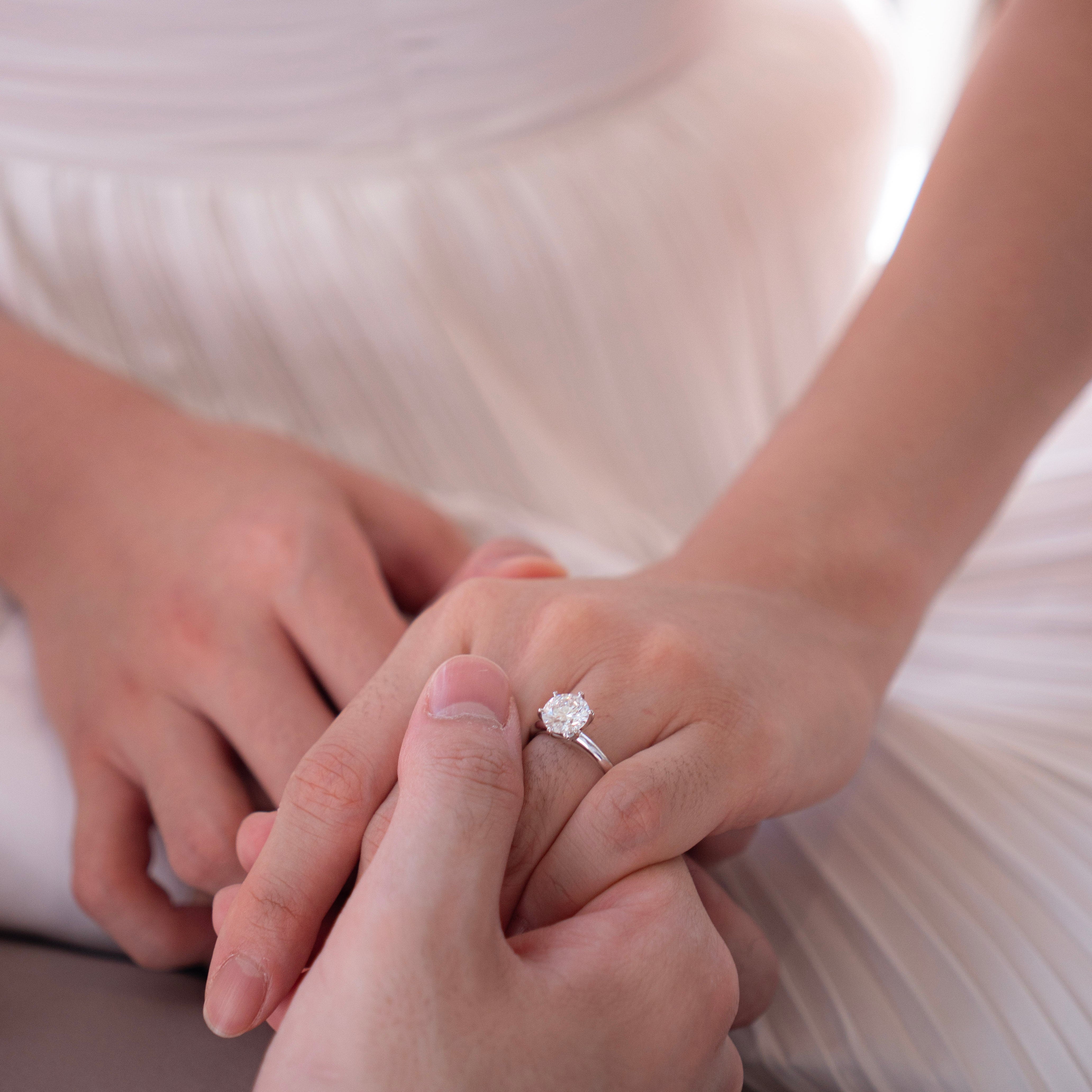 2 carat round 6 prong setting ring