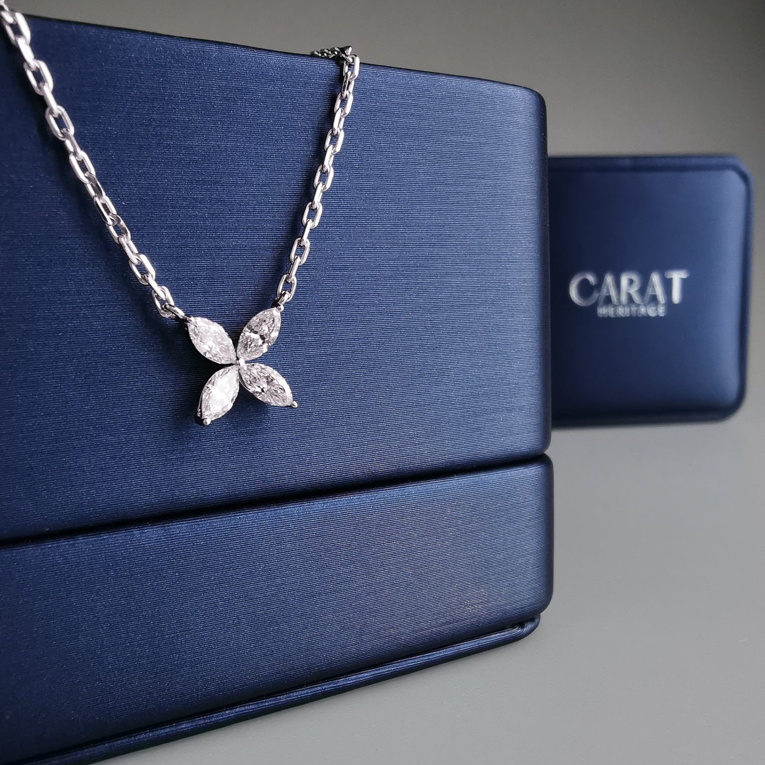 Floral pendant necklace