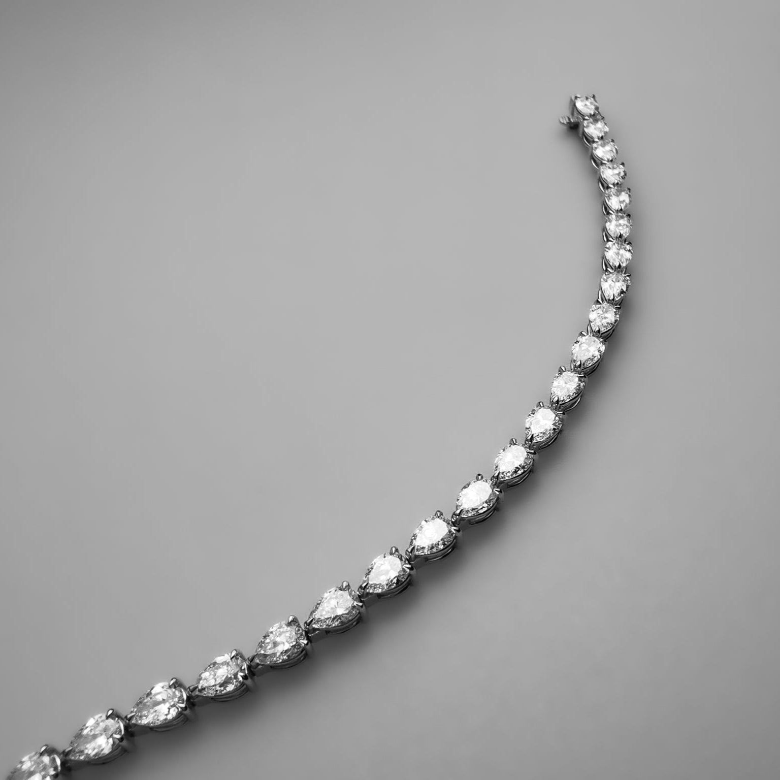 Pear shaped diamond bracelet
