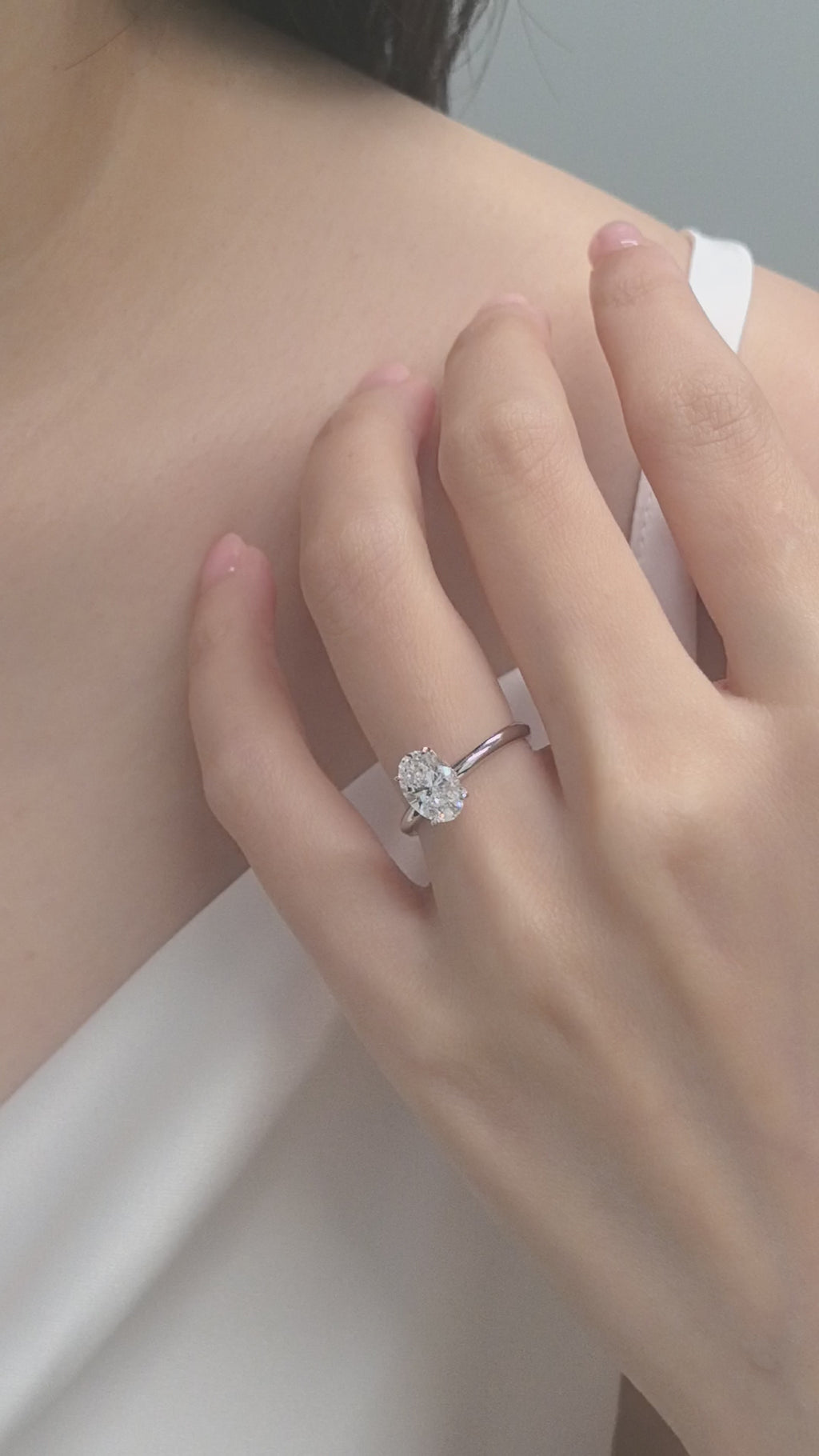 Véda Oval Solitaire Diamond Ring